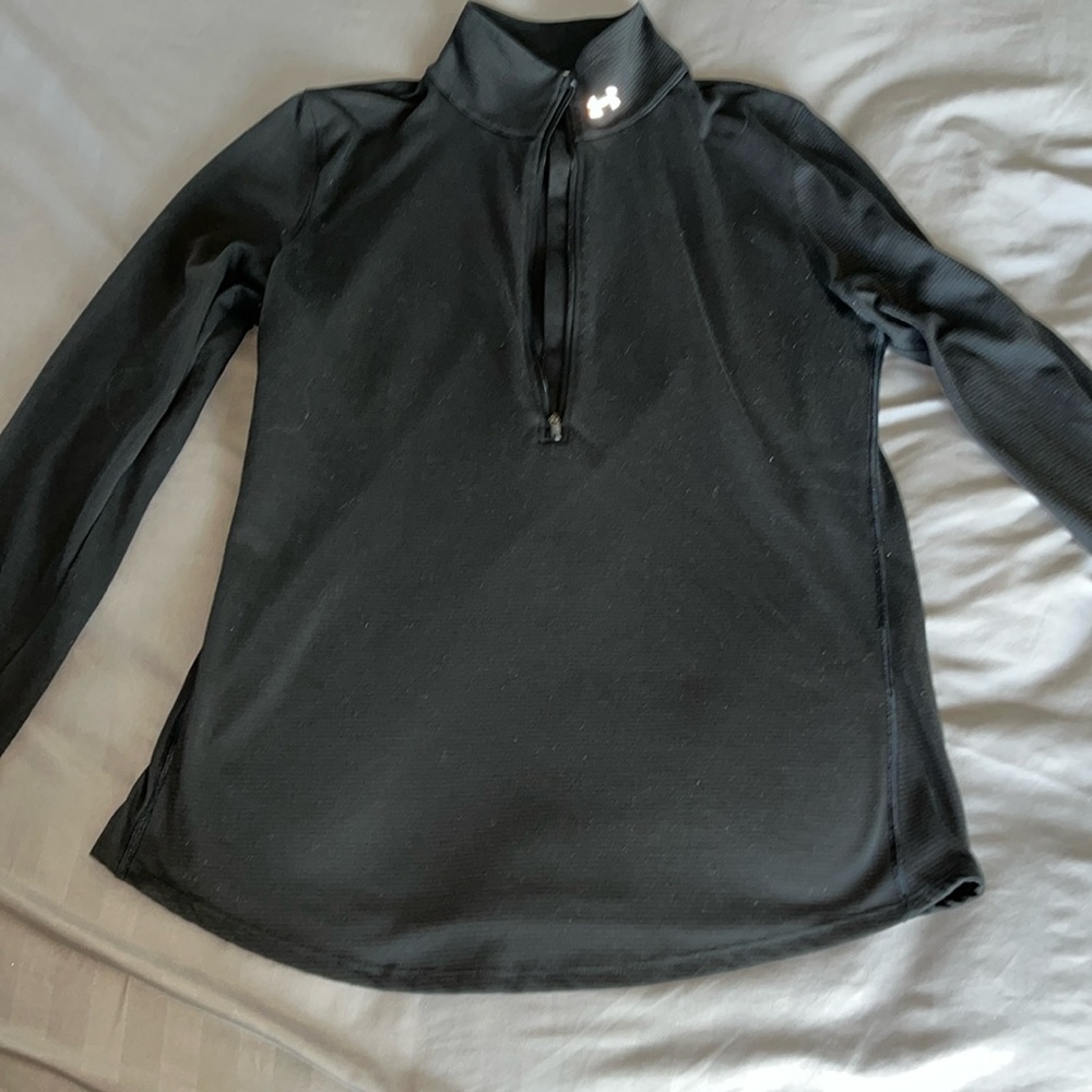 Black Under Armour long sleeve women’s shirt